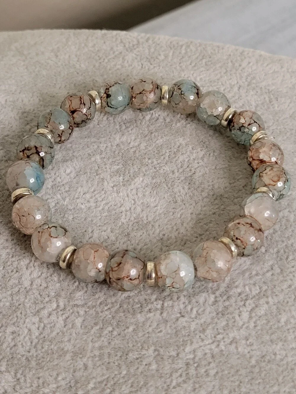 Smooth Round Dragon Vein Agate Stretch Bracelet – Aqua & Tan Gemstone Beads